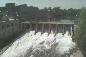 Barrage De Déviation De Rivière De Boise Avec Le Haut écoulement De Ressort  Photo stock - Image du barrage, transfert: 70754446